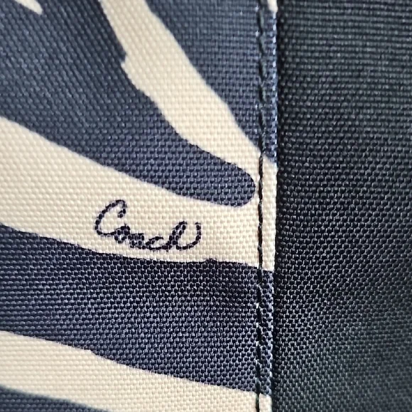 COACH 2013 SIGNATURE STRIPE ZEBRA PRINT TOTE - Picture 6 of 14